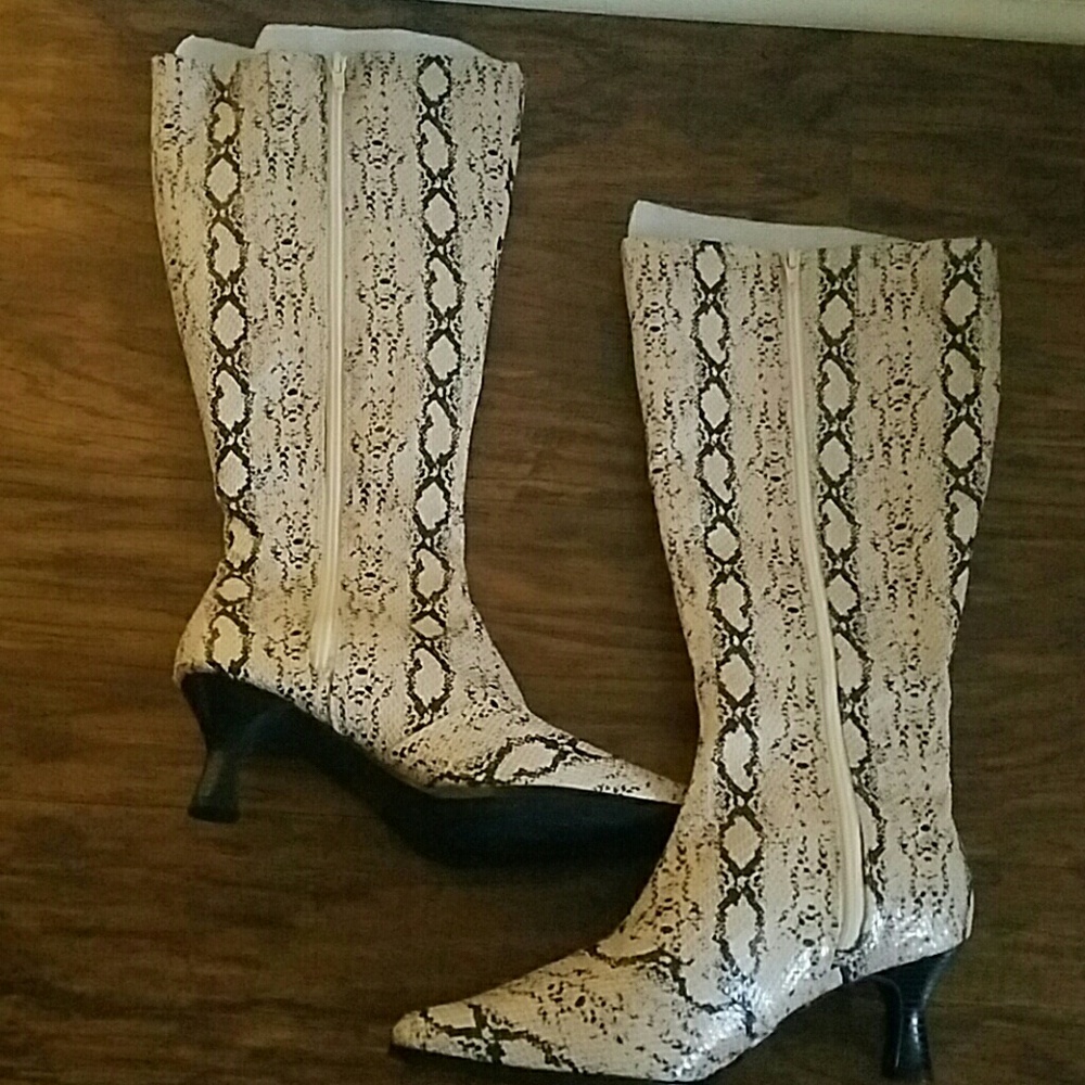 Boots - Picture 3 of 3